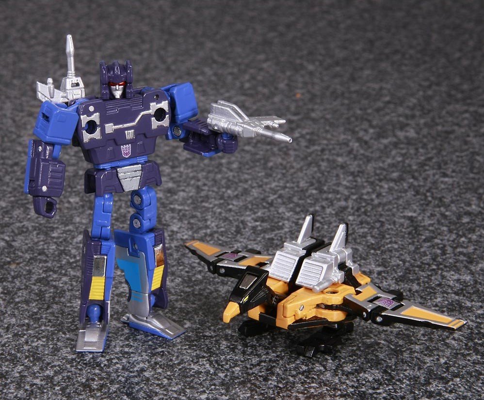 More Takara Tomy Masterpiece MP-13 Soundwave with MP-15